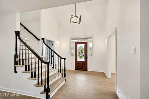 Entry Way - 5155 Rolling Pine Cir, Olive Branch, MS 38654 photo 1 of 4