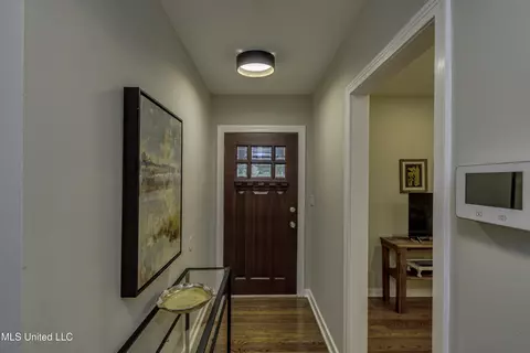 Entry Way - 4407 Forest Park Dr, Jackson, MS 39211 photo 1 of 2