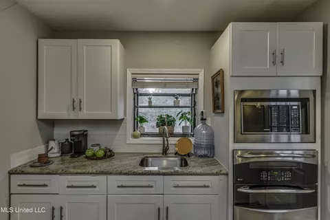 Kitchen - 4407 Forest Park Dr, Jackson, MS 39211 photo 4 of 4