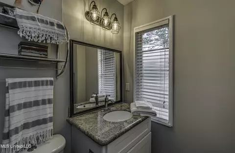 Bath - 4407 Forest Park Dr, Jackson, MS 39211 photo 3 of 4