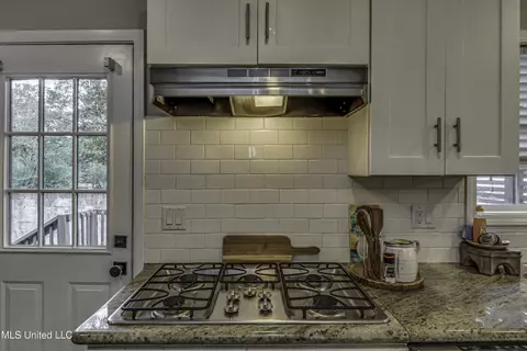 Kitchen - 4407 Forest Park Dr, Jackson, MS 39211 photo 3 of 4