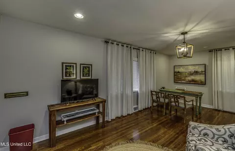 Dining - 4407 Forest Park Dr, Jackson, MS 39211 photo 2 of 6