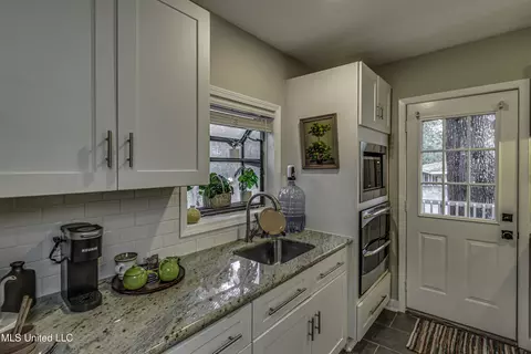 Kitchen - 4407 Forest Park Dr, Jackson, MS 39211 photo 1 of 4