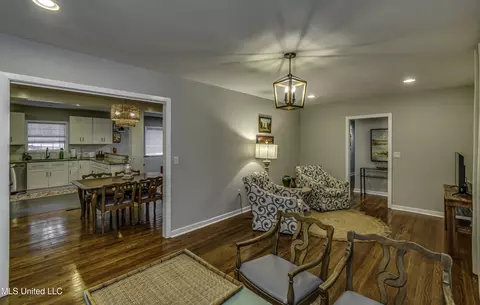 Dining - 4407 Forest Park Dr, Jackson, MS 39211 photo 3 of 6
