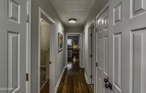 Entry Way - 4407 Forest Park Dr, Jackson, MS 39211 photo 2 of 2