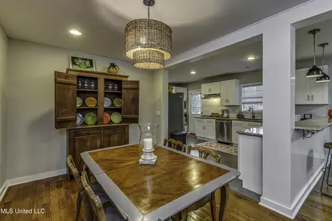 Dining - 4407 Forest Park Dr, Jackson, MS 39211 photo 5 of 6