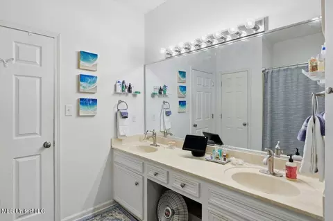 Bath - 348 Mockingbird Ln, Madison, MS 39110 photo 1 of 2