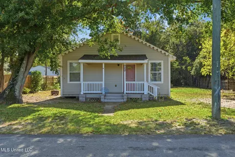 520 Bookter St, Bay Saint Louis, MS 39520