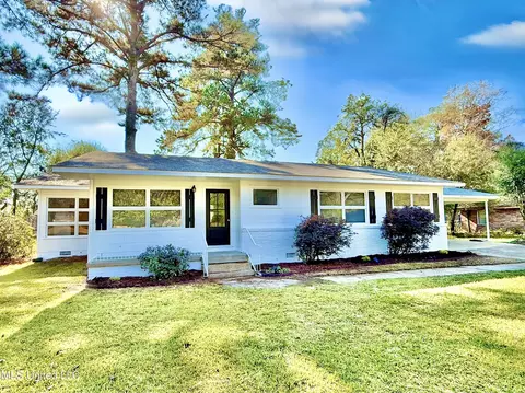 912 Lee Ave, Crystal Springs, MS 39059