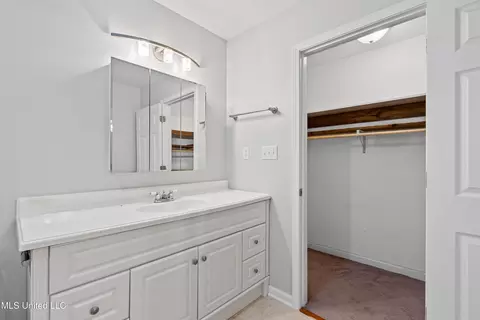 Bath - 5060 Byhalia Rd, Hernando, MS 38632 photo 2 of 3