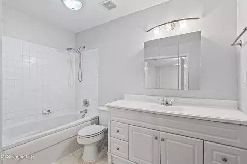Bath - 5060 Byhalia Rd, Hernando, MS 38632 photo 1 of 3