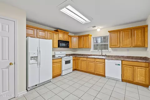 Kitchen - 5060 Byhalia Rd, Hernando, MS 38632 photo 1 of 2