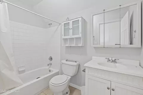 Bath - 5060 Byhalia Rd, Hernando, MS 38632 photo 3 of 3