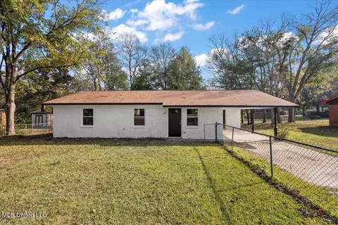 103 Pacific Cir, Crystal Springs, MS 39059