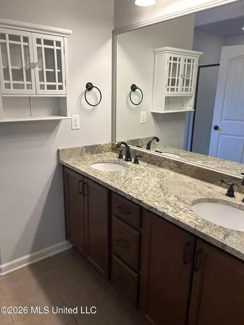 Bath - 67 E Shady Lane Cv, Hernando, MS 38632 photo 2 of 3