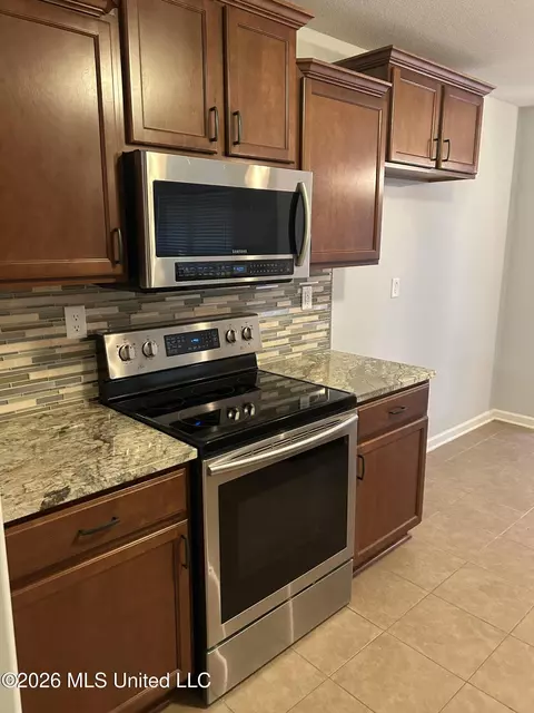 Kitchen - 67 E Shady Lane Cv, Hernando, MS 38632 photo 2 of 3