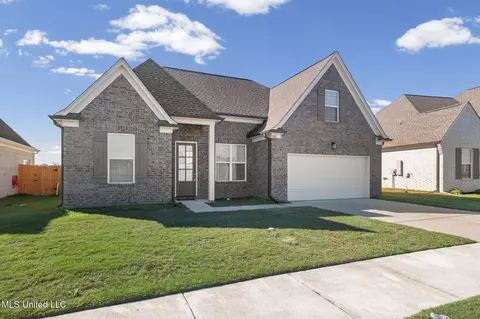 9205 S Lakeside Cir, Walls, MS 38680