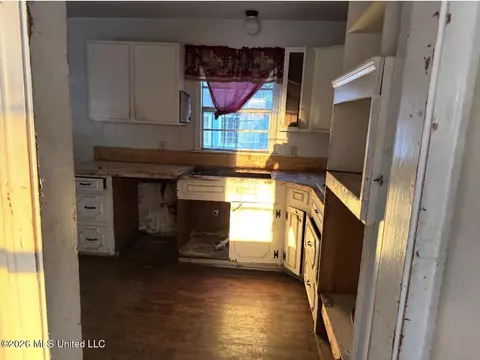 Kitchen - 1004 Voorhees Ave, Jackson, MS 39209 photo 1 of 1