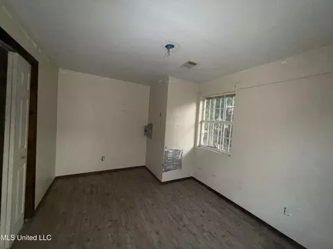 Bedroom - 1004 Voorhees Ave, Jackson, MS 39209 photo 4 of 6