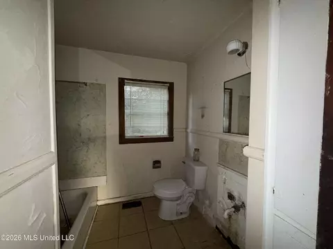 Bath - 1004 Voorhees Ave, Jackson, MS 39209 photo 4 of 6