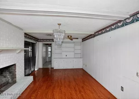 Living - 3223 Copperfield St, Jackson, MS 39209 photo 5 of 8