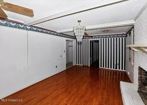 Living - 3223 Copperfield St, Jackson, MS 39209 photo 4 of 8