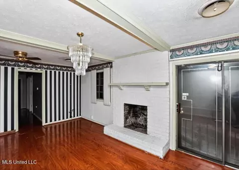 Living - 3223 Copperfield St, Jackson, MS 39209 photo 2 of 8