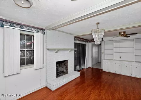 Living - 3223 Copperfield St, Jackson, MS 39209 photo 3 of 8