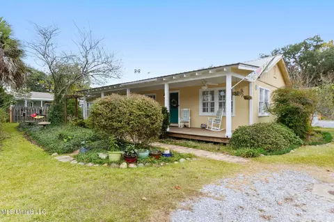 321 State St, Bay Saint Louis, MS 39520