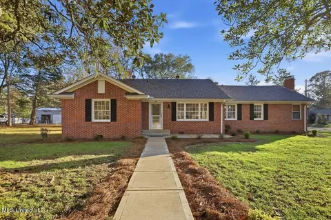 300 College St, Pelahatchie, MS 39145