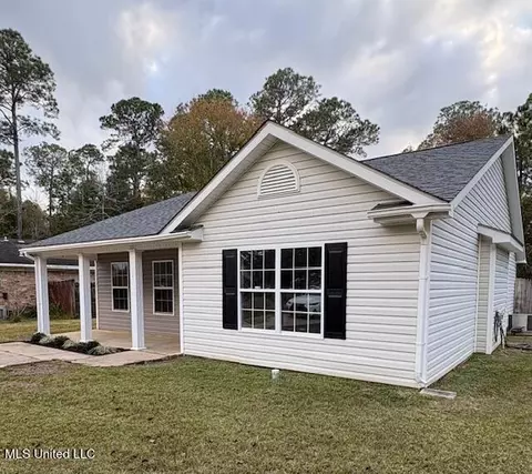 8721 Martin Bluff Rd, Gautier, MS 39553