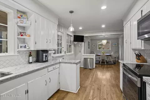 Kitchen - 3726 Greenwich St, Jackson, MS 39216 photo 4 of 6