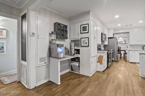 Entry Way - 3726 Greenwich St, Jackson, MS 39216 photo 1 of 1