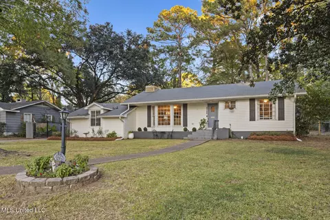 3726 Greenwich St, Jackson, MS 39216