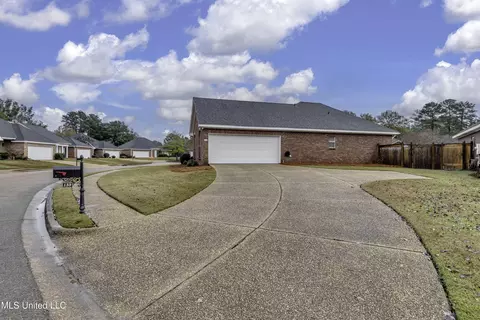 Exterior - 133 Pavilion Dr, Brandon, MS 39042 photo 6 of 12