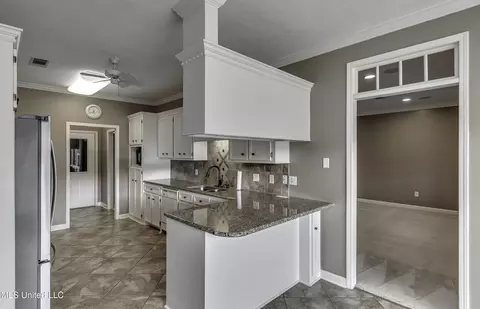 Kitchen - 133 Pavilion Dr, Brandon, MS 39042 photo 1 of 8