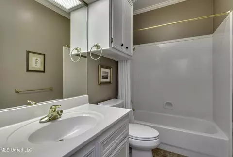 Bath - 133 Pavilion Dr, Brandon, MS 39042 photo 6 of 6