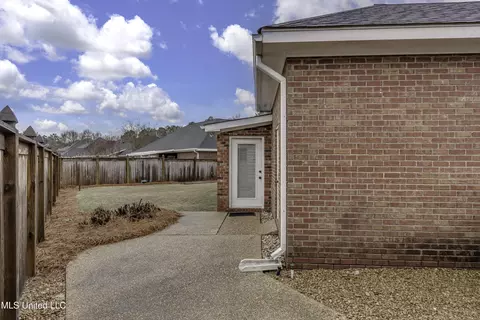 Exterior - 133 Pavilion Dr, Brandon, MS 39042 photo 7 of 12