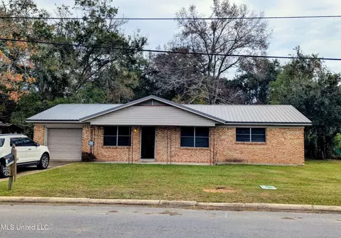 2706 N Martin St, Pascagoula, MS 39581