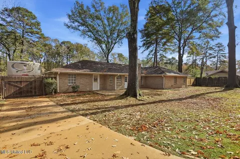 Exterior - 67 Summit Ridge Dr, Brandon, MS 39042 photo 2 of 5