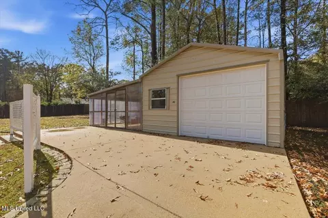 Exterior - 67 Summit Ridge Dr, Brandon, MS 39042 photo 3 of 5