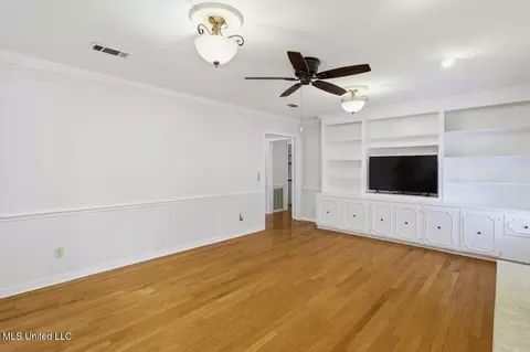 Living - 67 Summit Ridge Dr, Brandon, MS 39042 photo 2 of 4