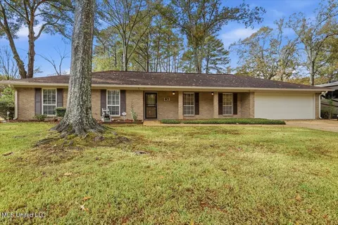 67 Summit Ridge Dr, Brandon, MS 39042