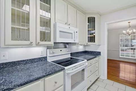 Kitchen - 67 Summit Ridge Dr, Brandon, MS 39042 photo 1 of 4
