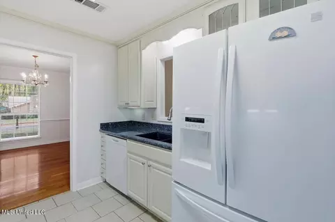 Kitchen - 67 Summit Ridge Dr, Brandon, MS 39042 photo 4 of 4