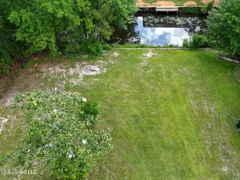 6027 Apache Dr, Kiln, MS 39556 photo 2