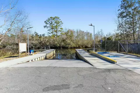 6027 Apache Dr, Kiln, MS 39556 photo 4