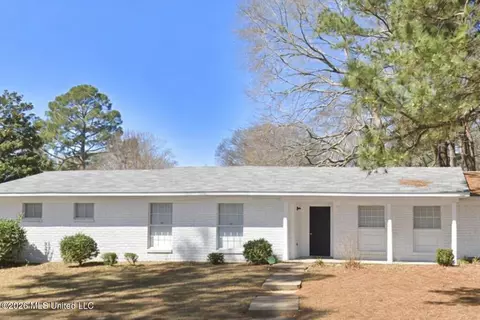 1124 Woodville Dr, Jackson, MS 39212