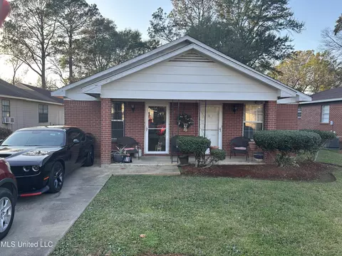 356 Walnut St, Canton, MS 39046 photo 1
