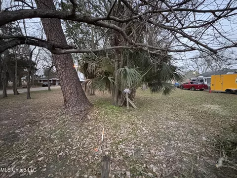 1115 Desoto St, Ocean Springs, MS 39564